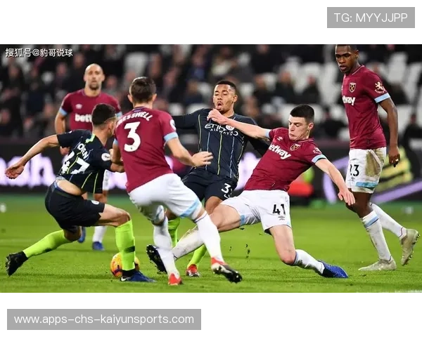 维拉1比2不敌西汉姆联,亚伯拉罕头球击中横梁错失扳平机会 维拉1比2不敌西汉姆联,亚伯拉罕头球击中横梁错失扳平机会